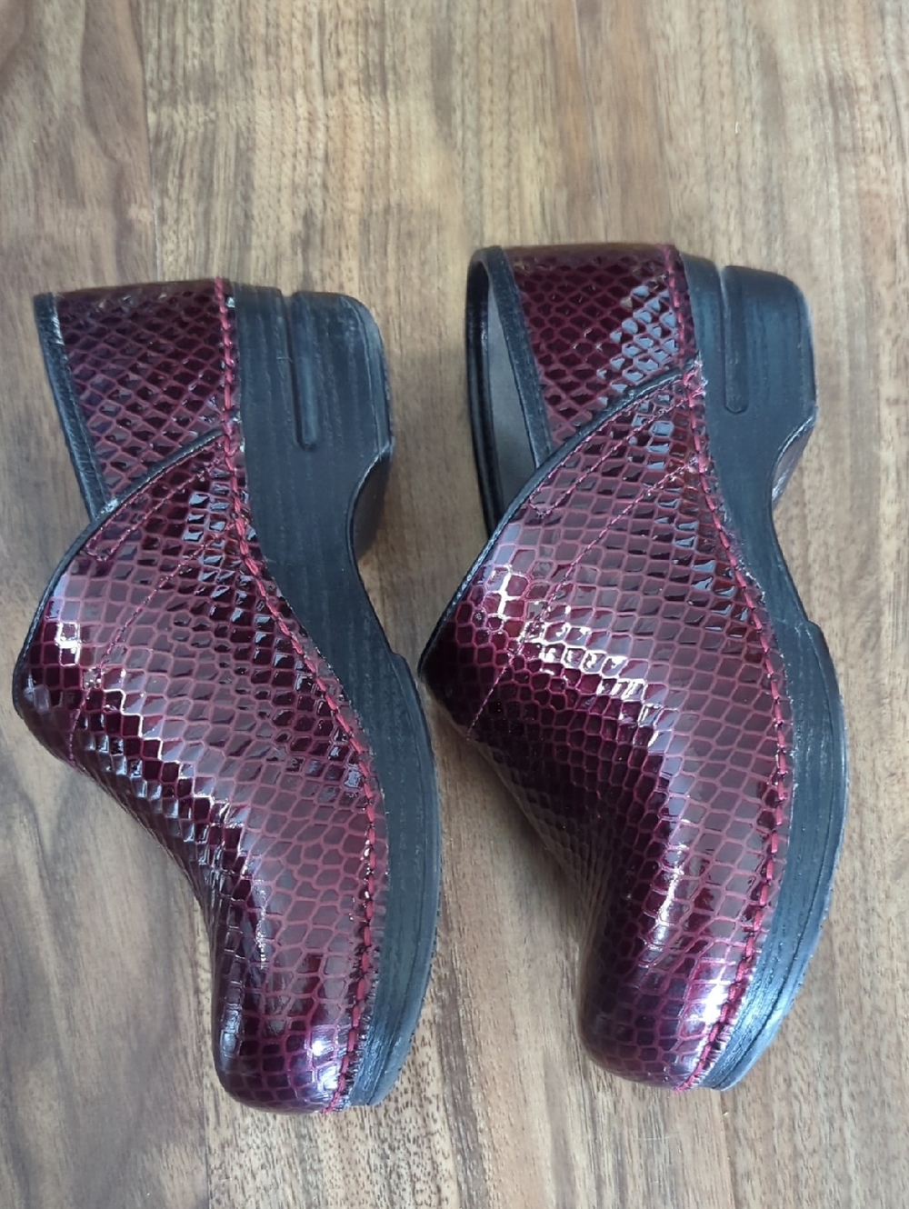 Dansko XP Burgundy Snake Print Leather Clog 38 - Picture 4 of 8